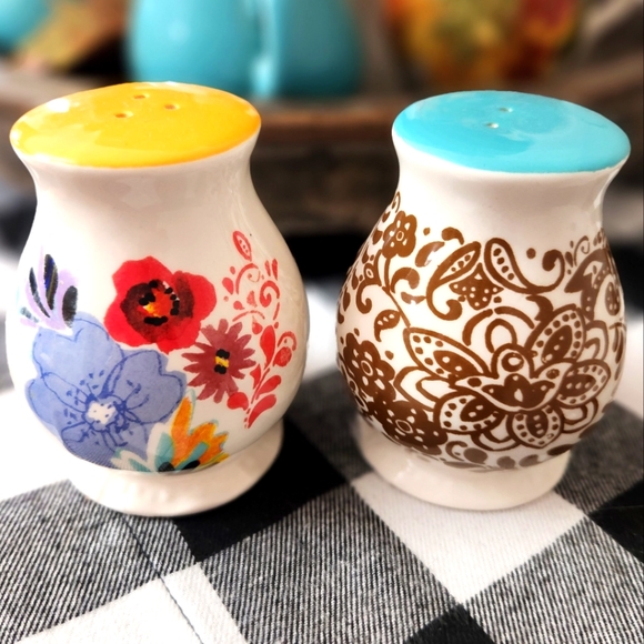 Pioneer Woman salt & pepper shakers floral Excellent condition - Picture 1 of 5